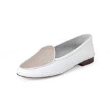 Claudia en gris y lagarto plateado en relieve